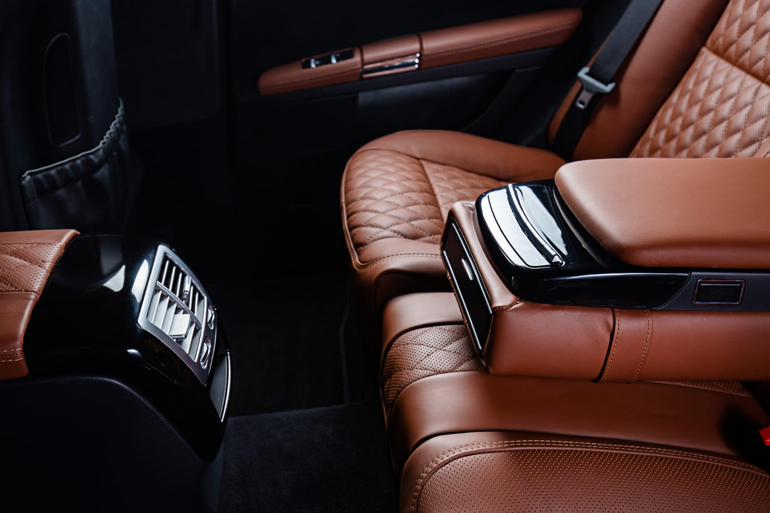 Enjoy a relaxing and luxurious limo ride after your flight with comfort and convenience.
