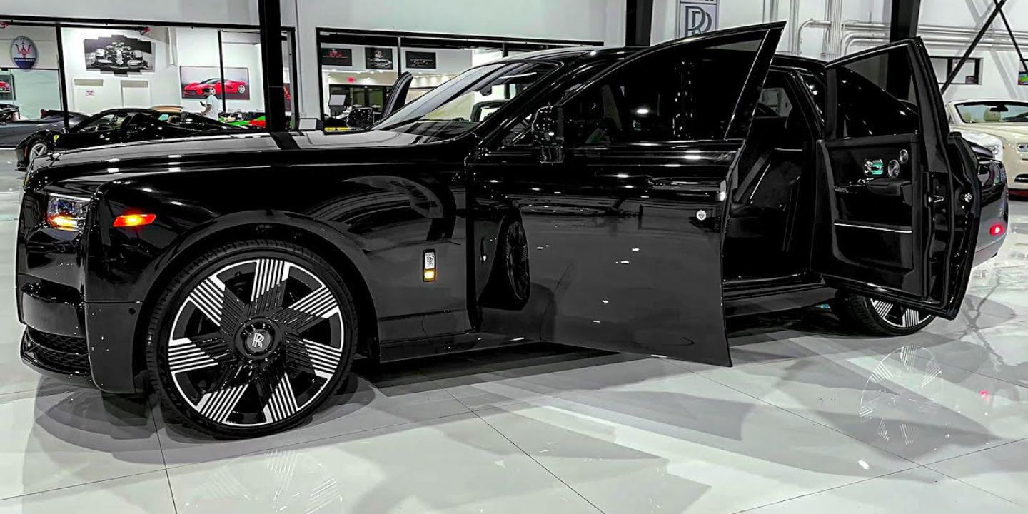 Rolls-Royce Phantom EWB 2025